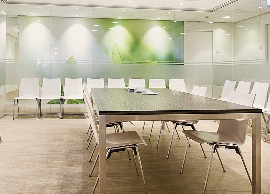 Meeting room of a Rotterdam GP practice with green nature graphic