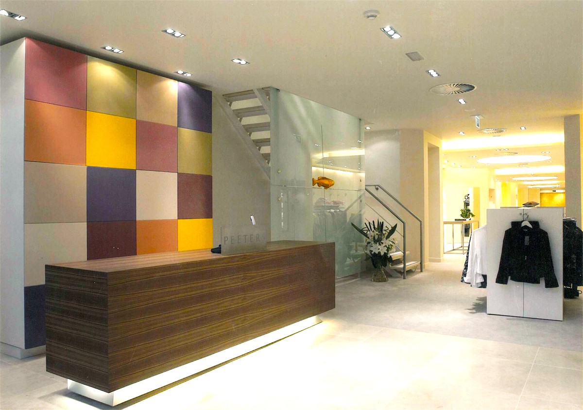 Peeters fashion store reception with coloured panel wall